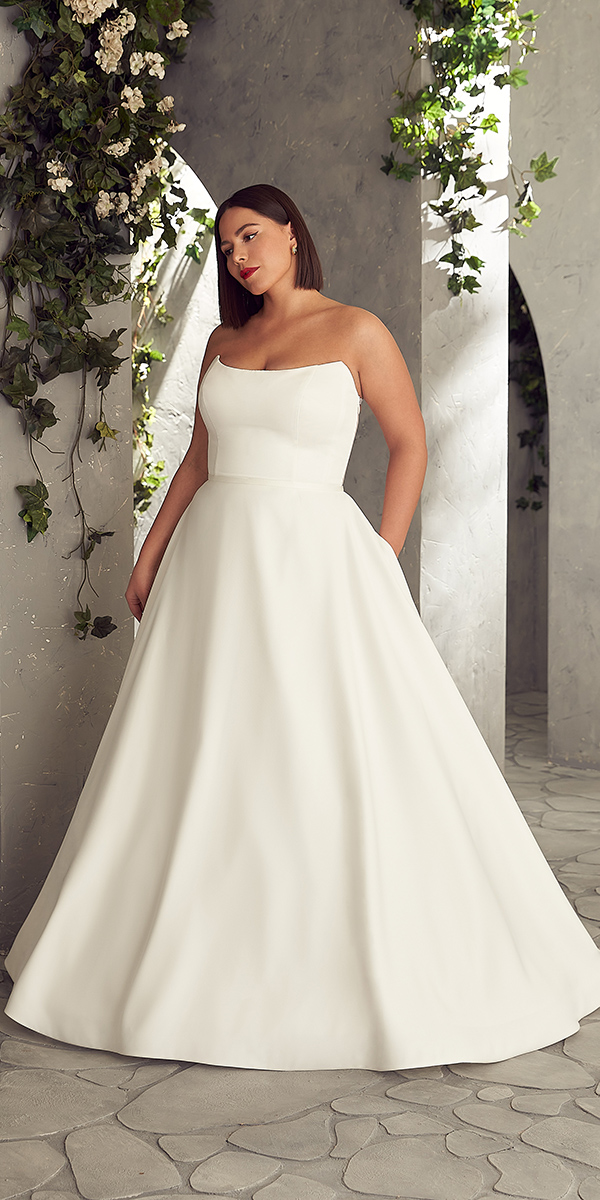 Strapless A-line gown in classic setting