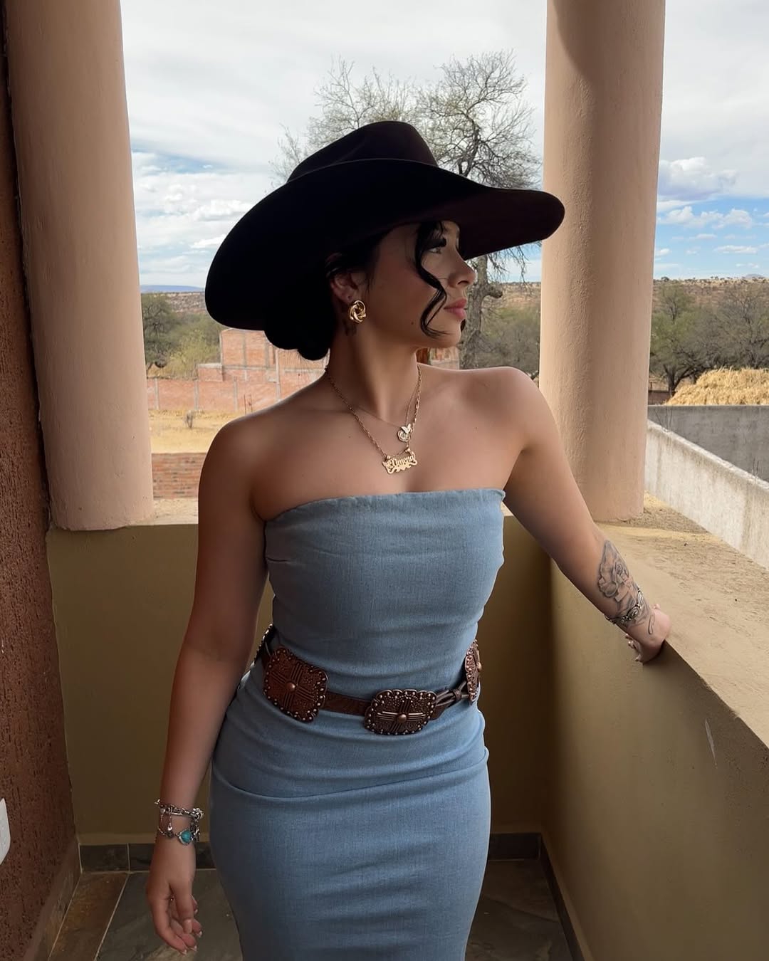 Strapless denim dress with belt and hat