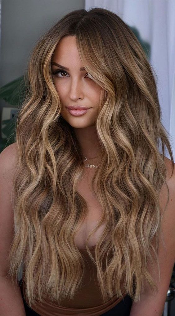 Beachy caramel waves, inviting brunette style