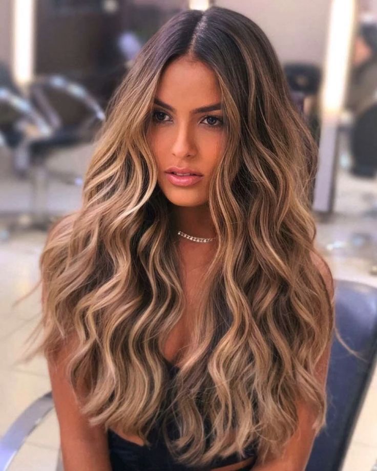 Honey blonde waves, radiant brunette style