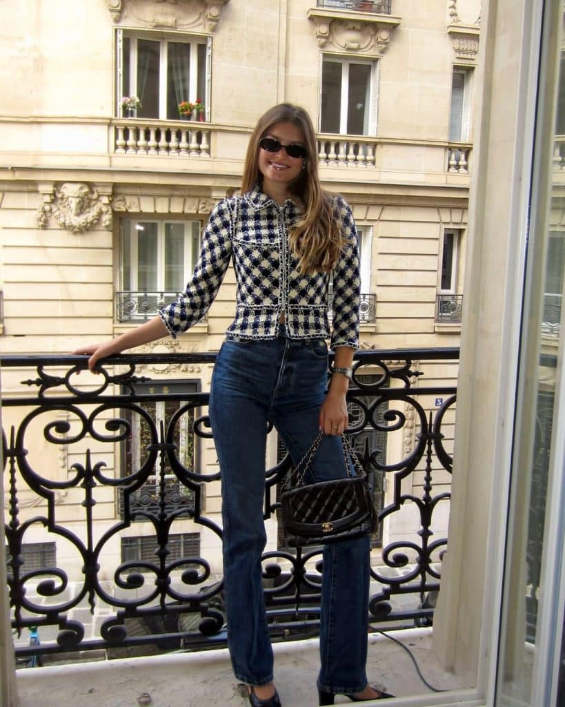 Checkered top with high-waisted jeans for a Parisian look