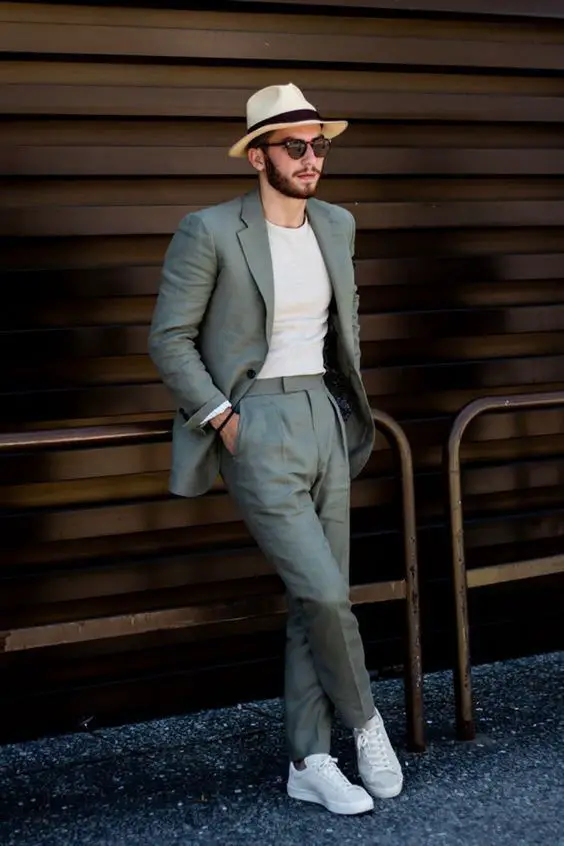 Summer wedding look with hat and sneakers