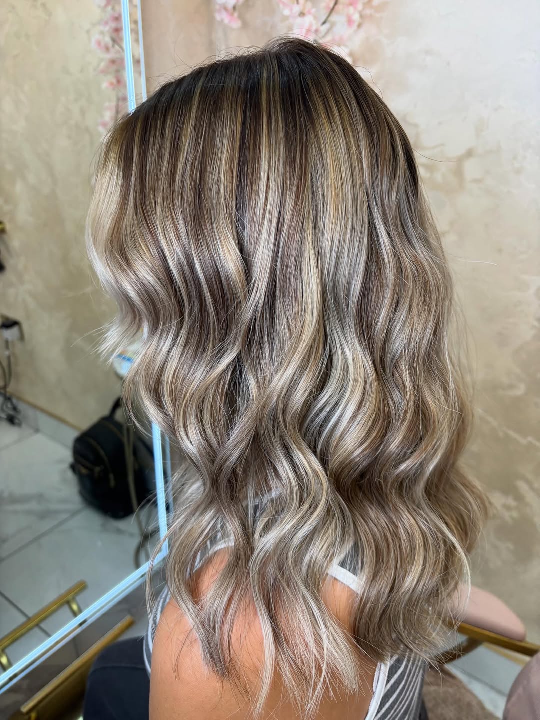 soft waves ash blonde hair with highlights