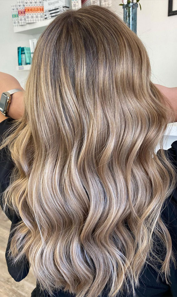 warm ash blonde natural waves look