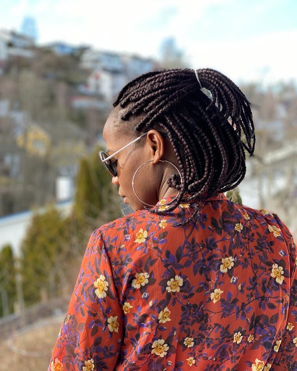 Short box braid bob hairstyle for Black girls