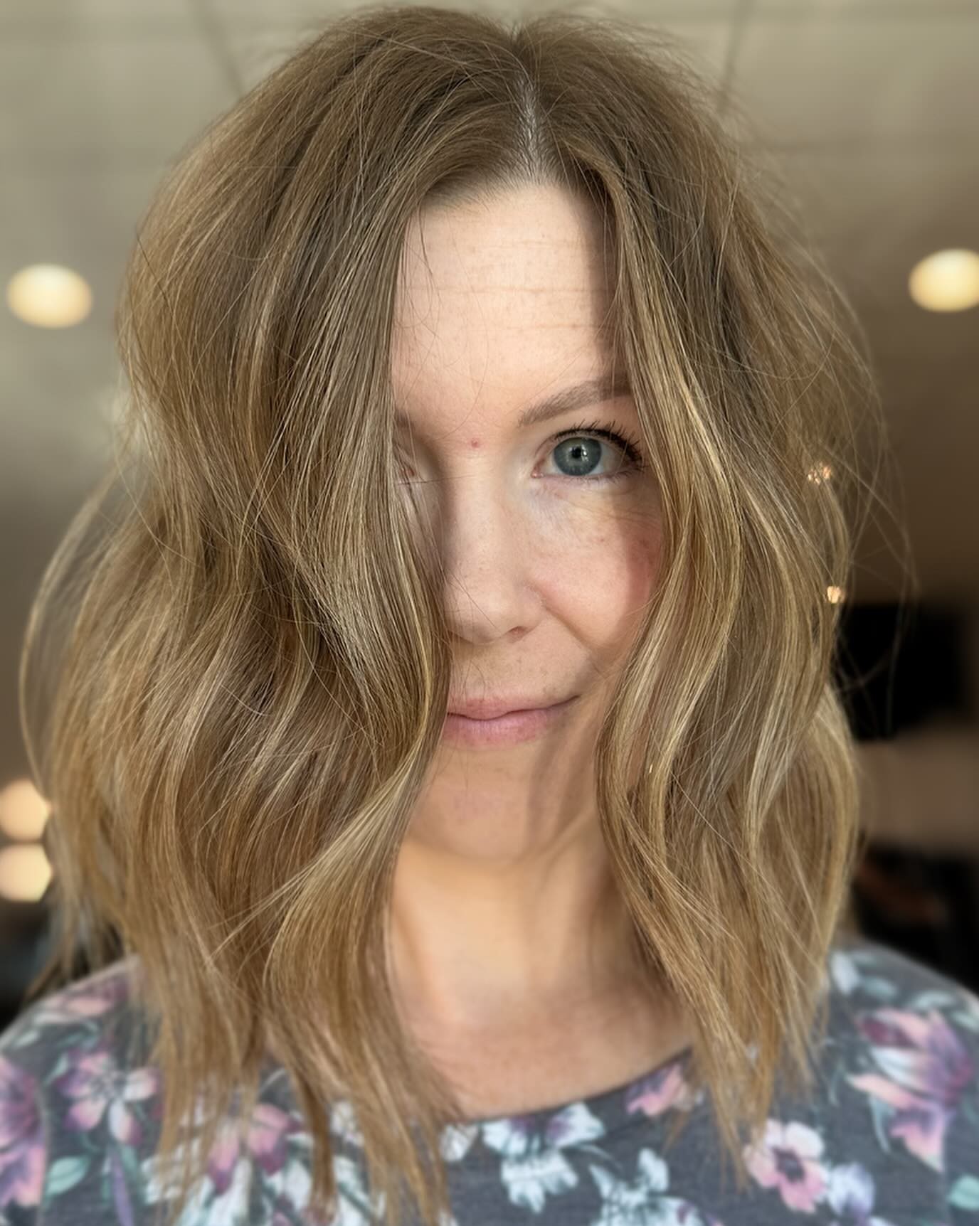 Beachy lob with natural blonde balayage highlights