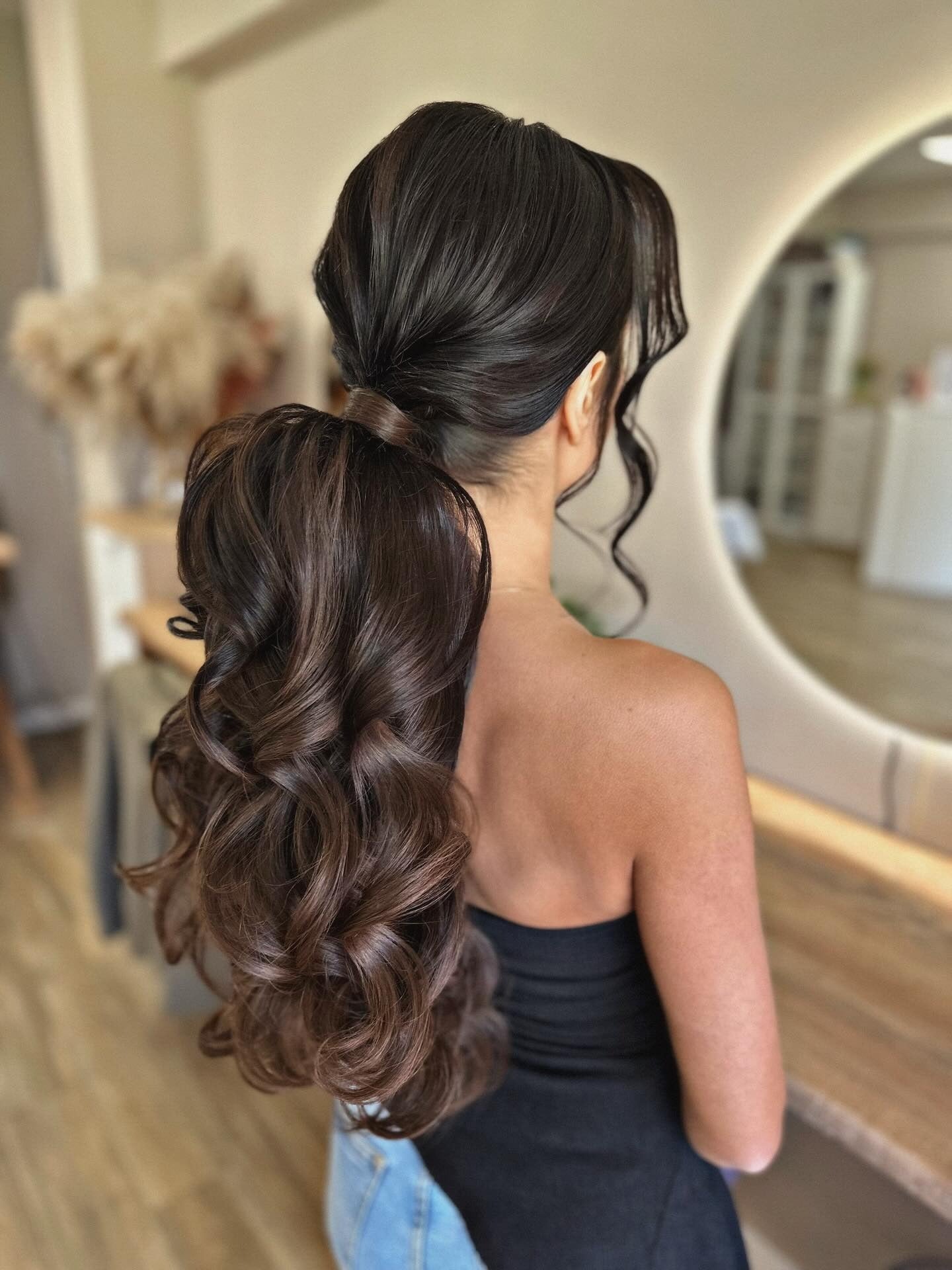 Elegant curled ponytail with volume
