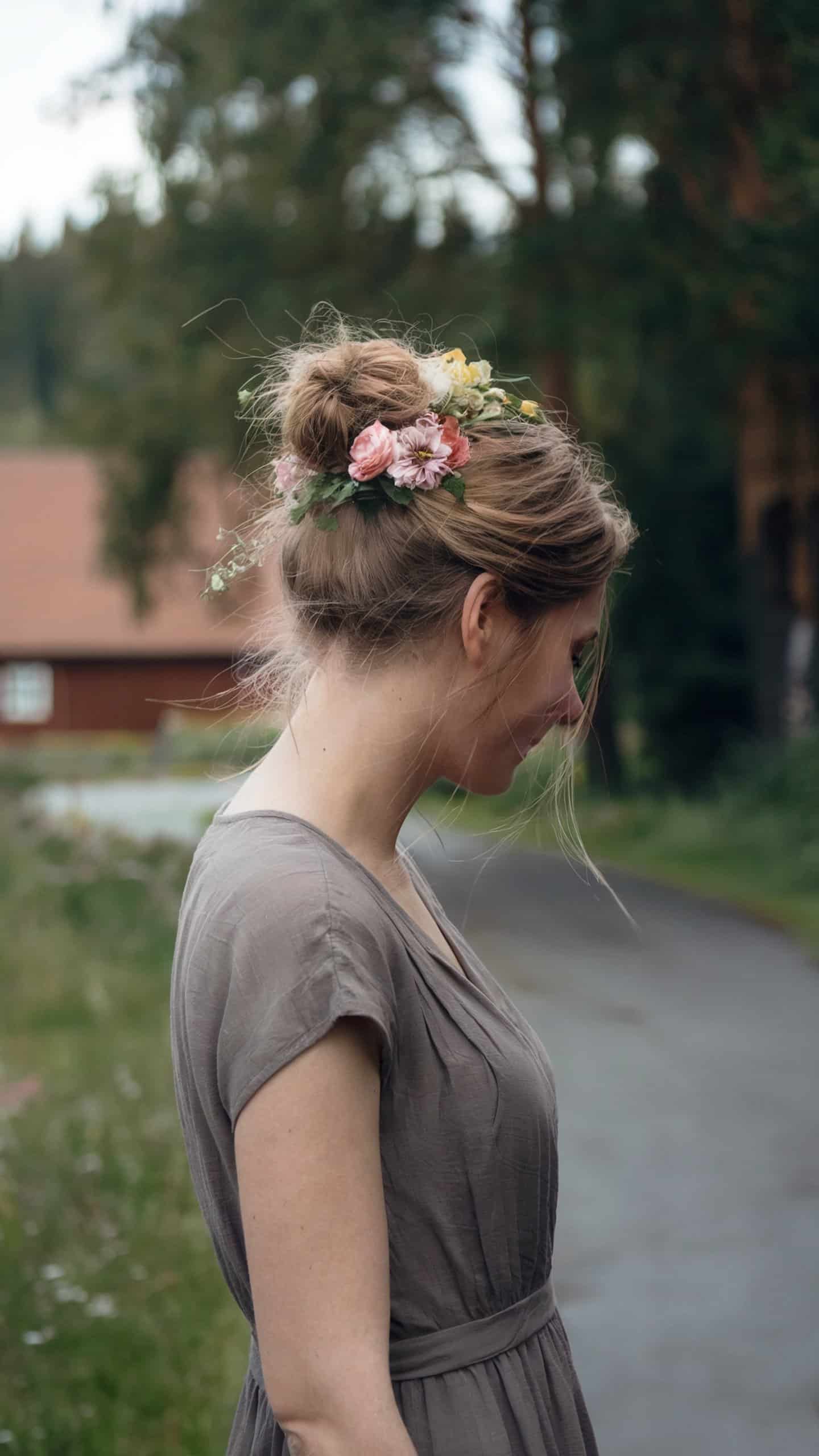 Floral top knot, romantic details, garden party style