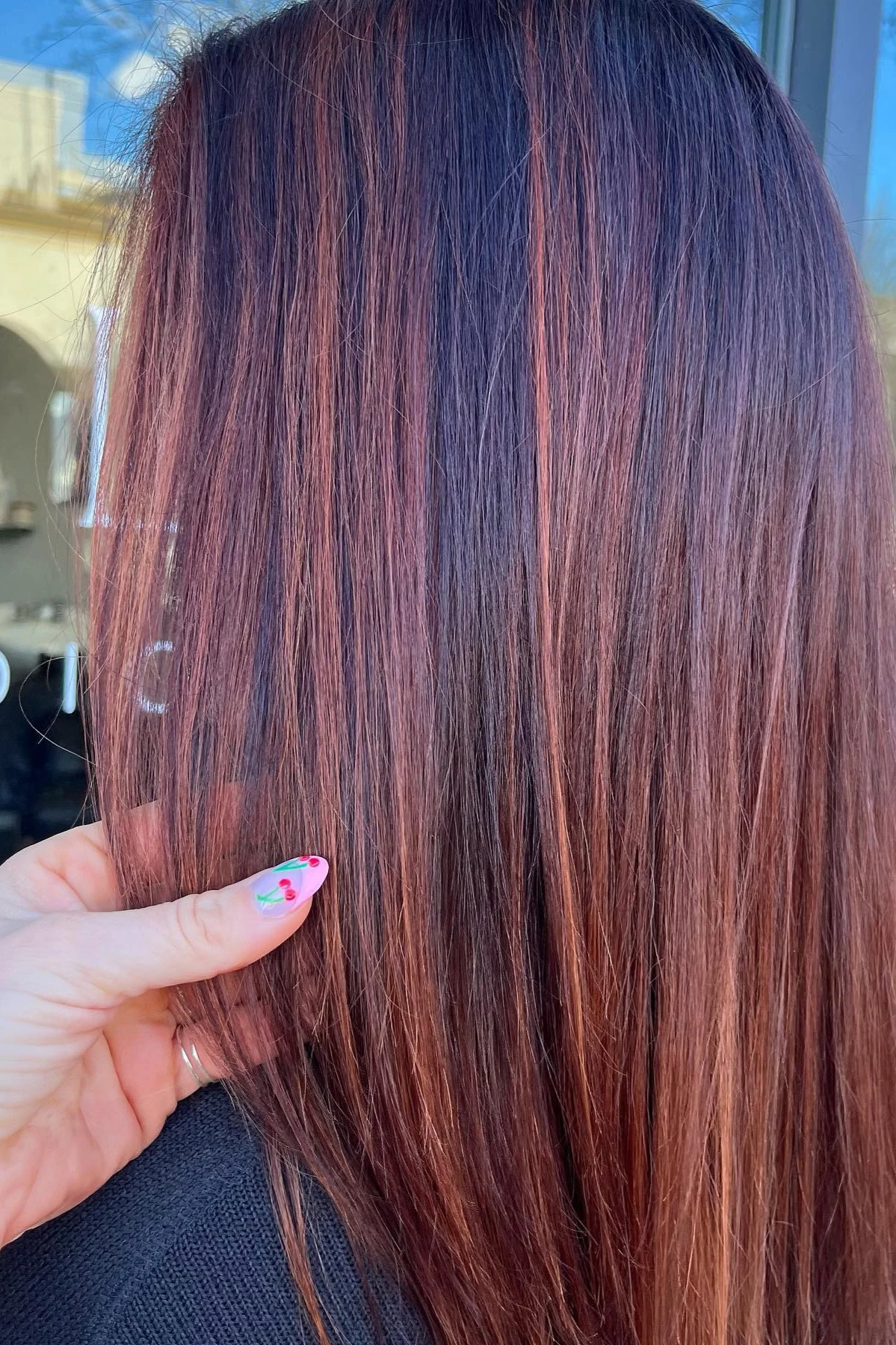 Copper-tinted straight brunette hair