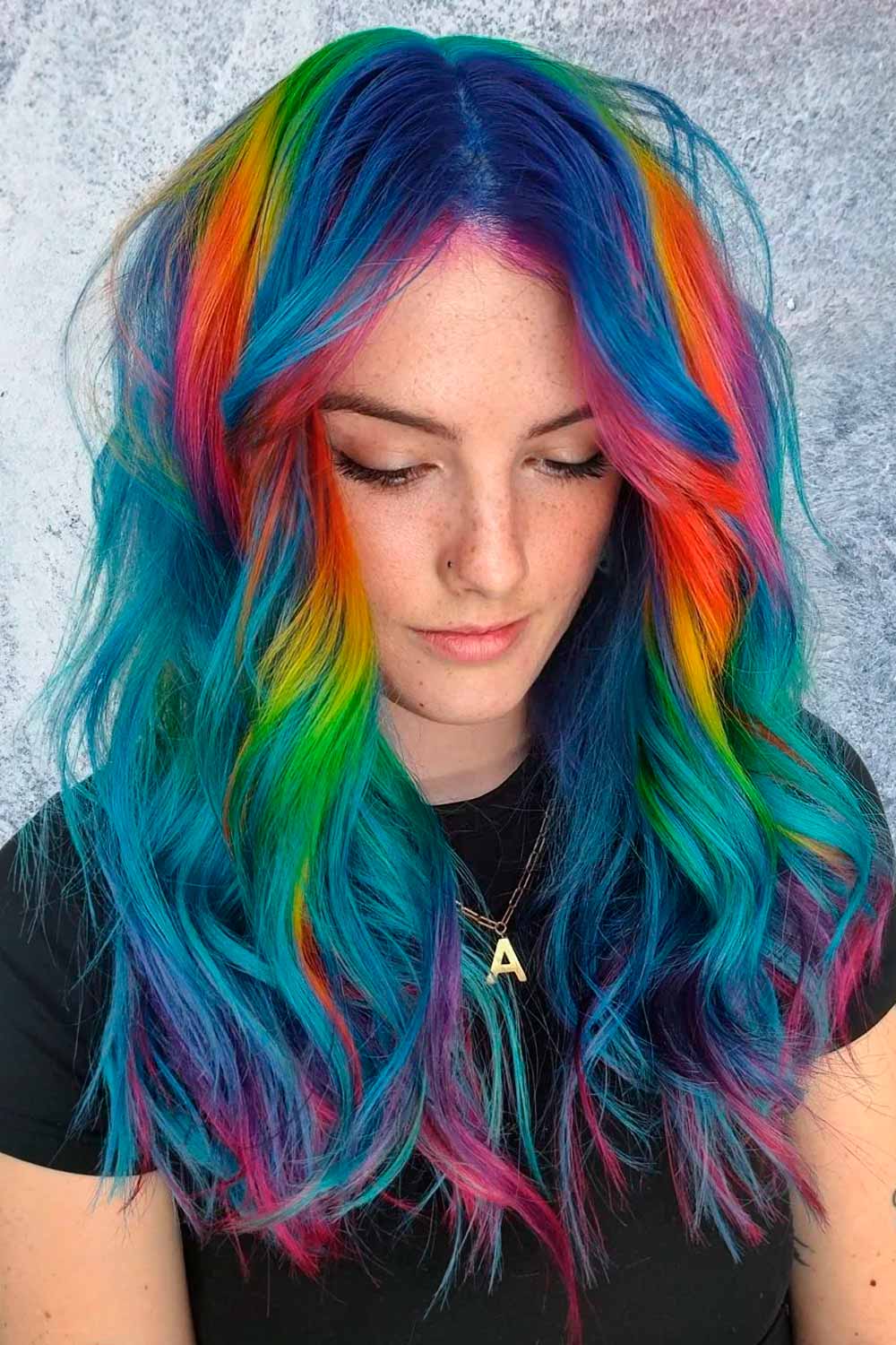 Electric rainbow waves for bold look