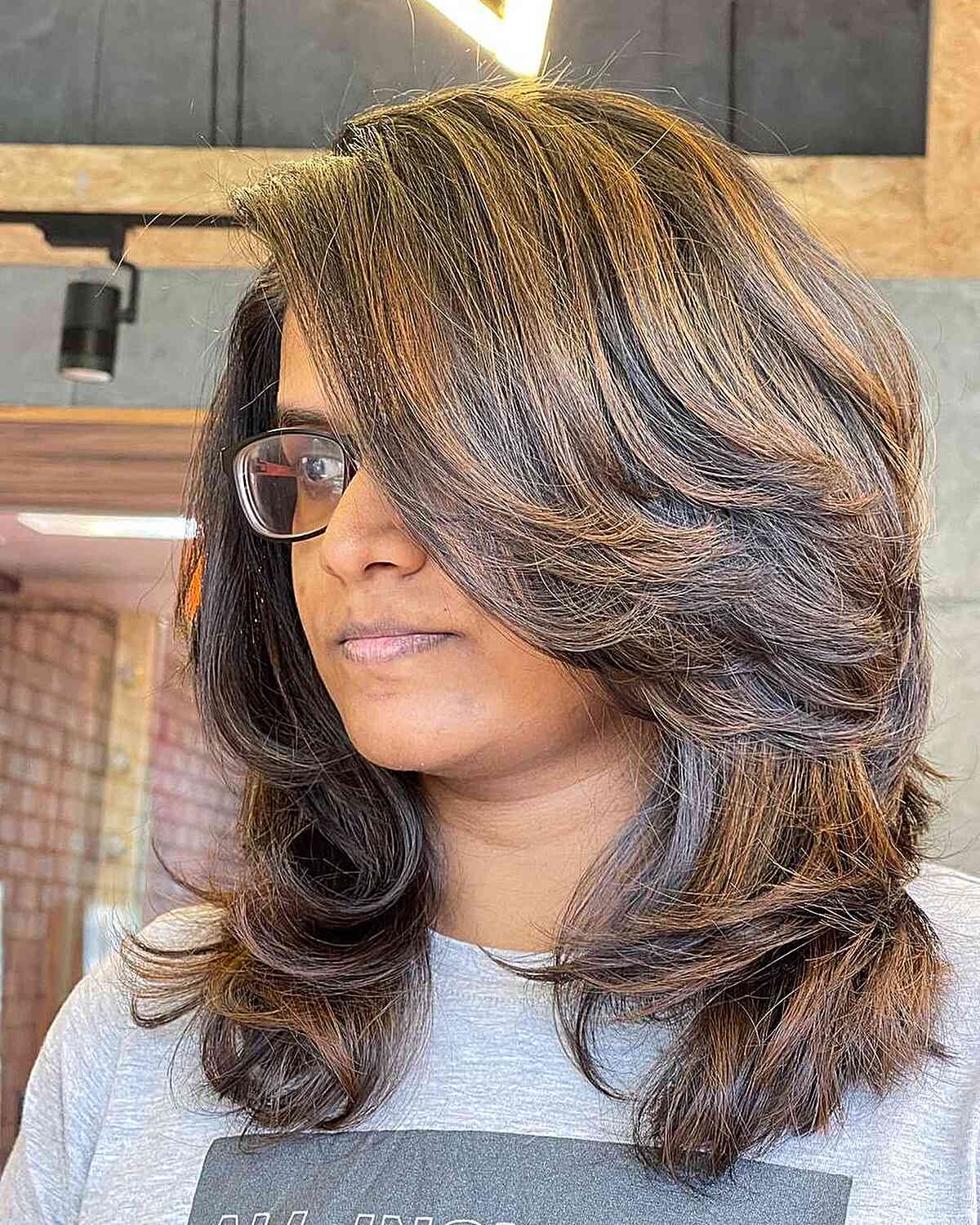Layered volume with side part and natural highlights