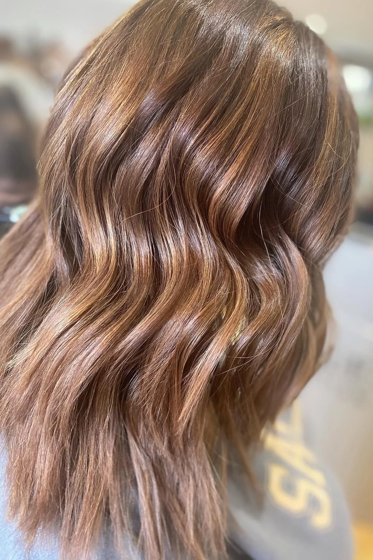 Soft honey waves with glossy texture