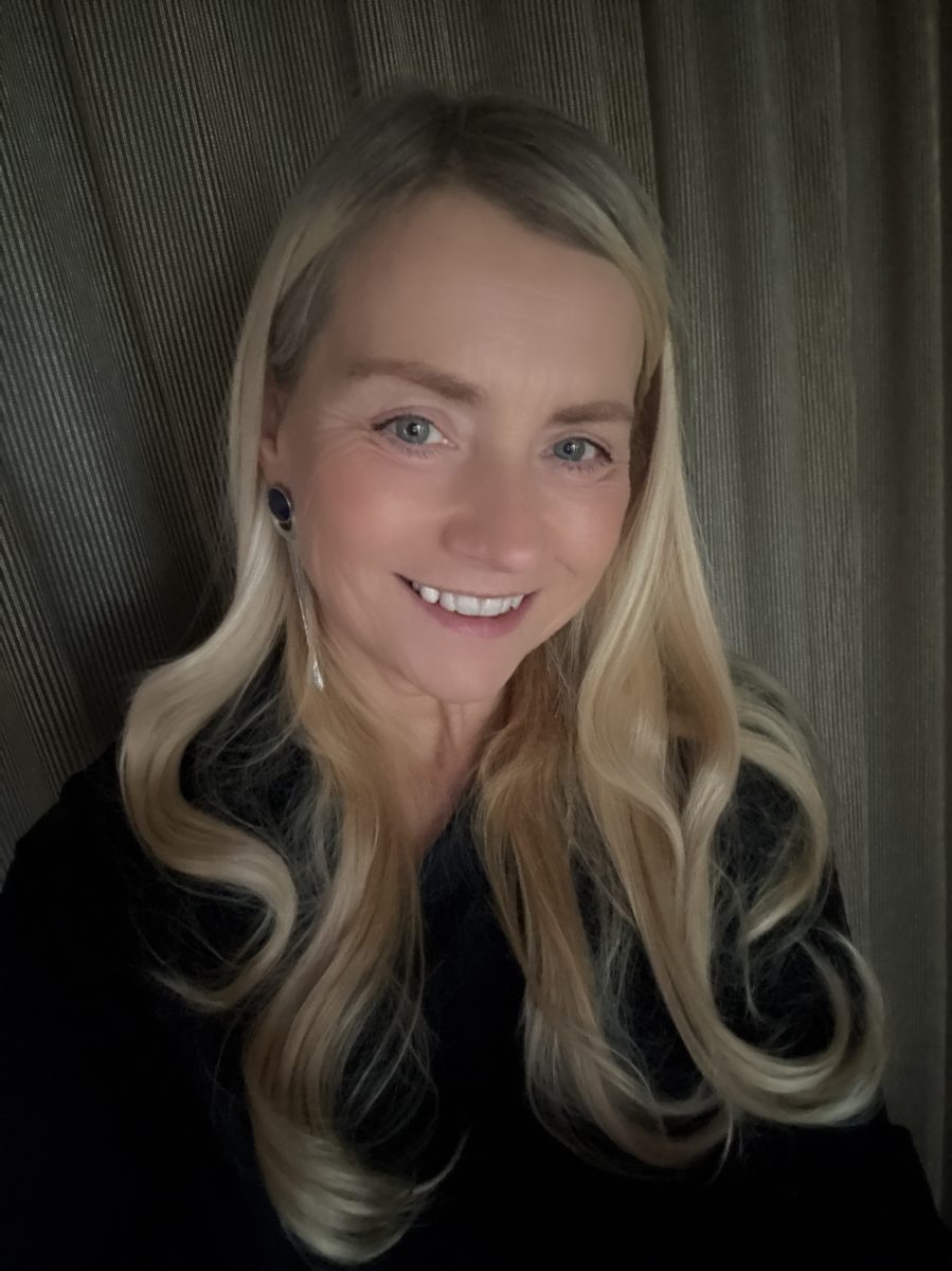 Flowing blonde waves with shine