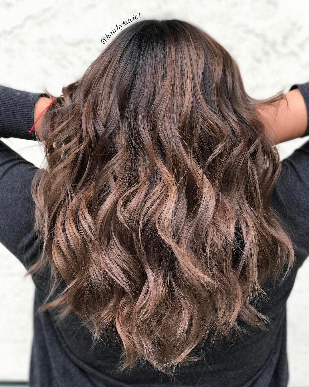 Brunette waves with balayage