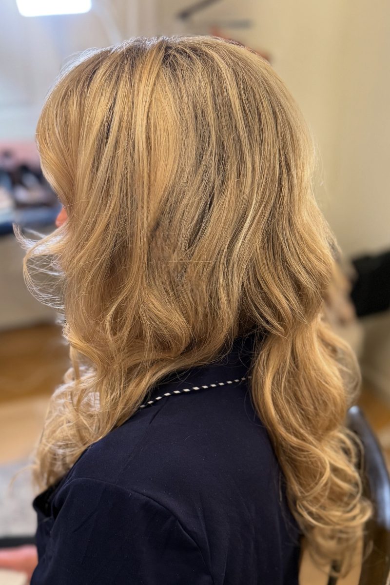 Classic blonde waves with soft bangs
