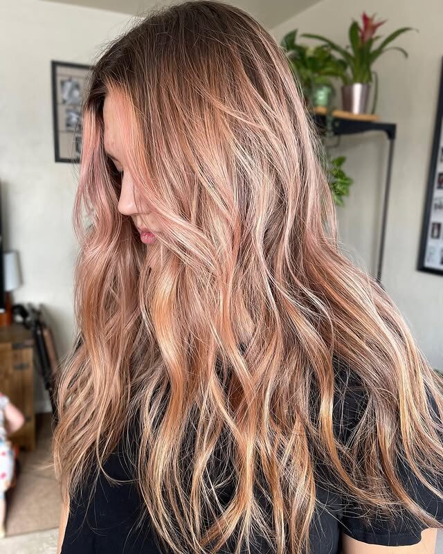 Effortless long rose gold layers