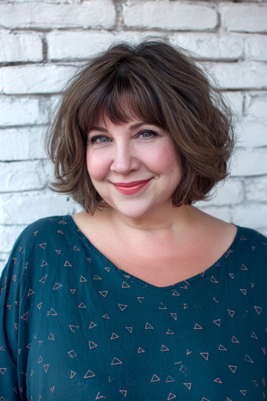 Soft curly bob with volume and fringe