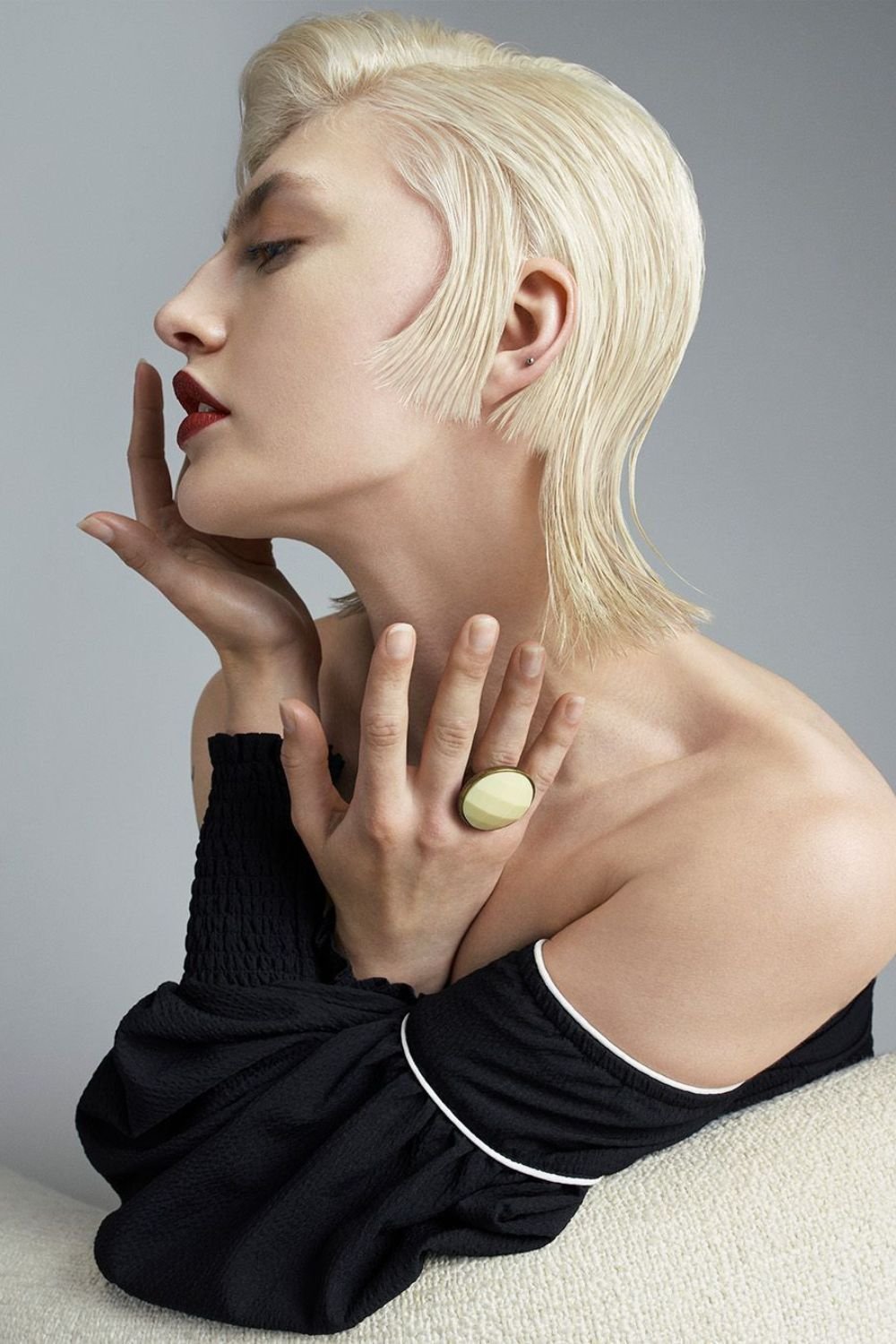 Edgy wet look with sleek texture