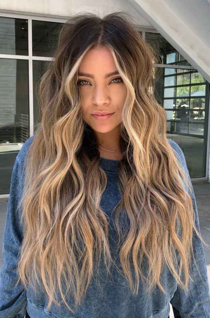 Long loose waves with dark roots, bohemian spring hairstyle