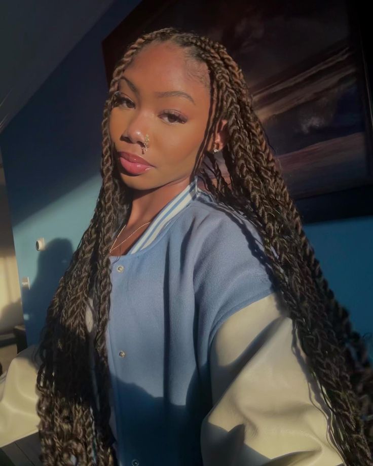 Long twists with natural movement