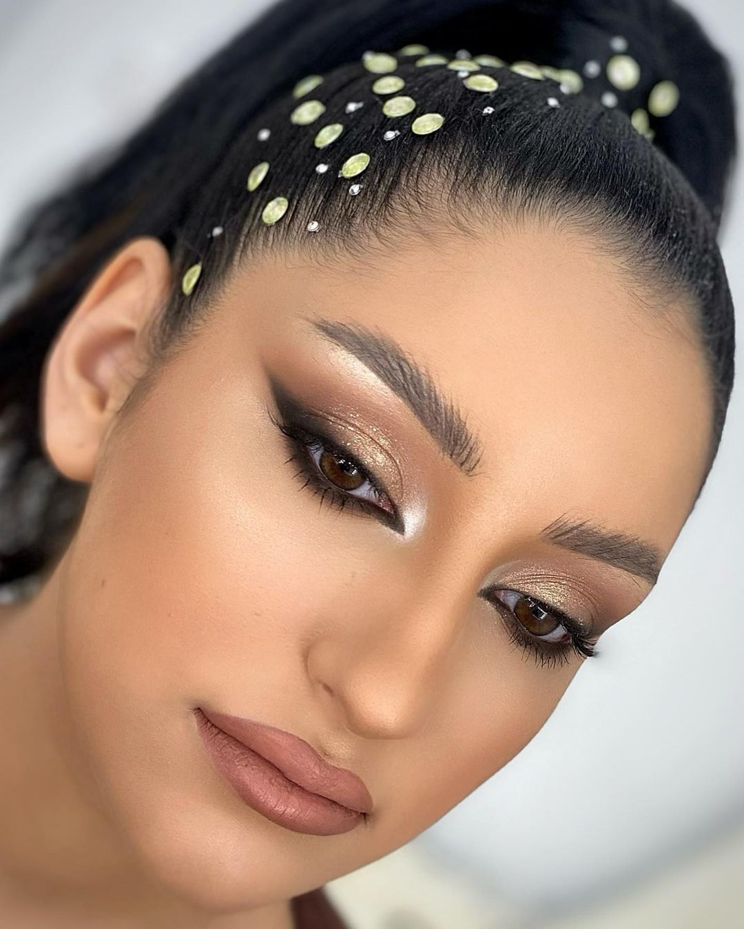 Graphic eye makeup, bold lines