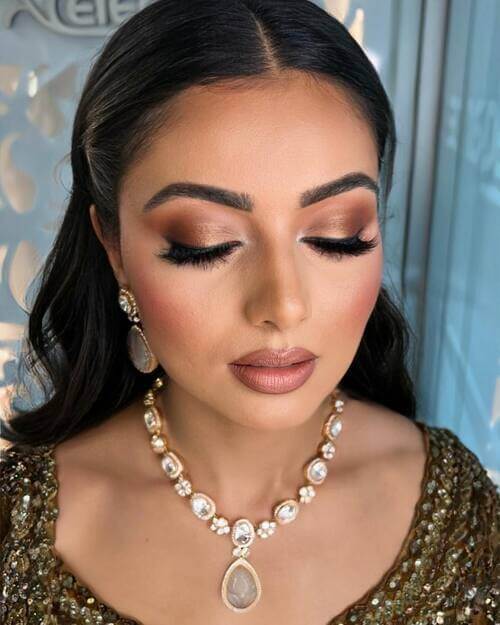 Bronze eyeshadow and nude lips