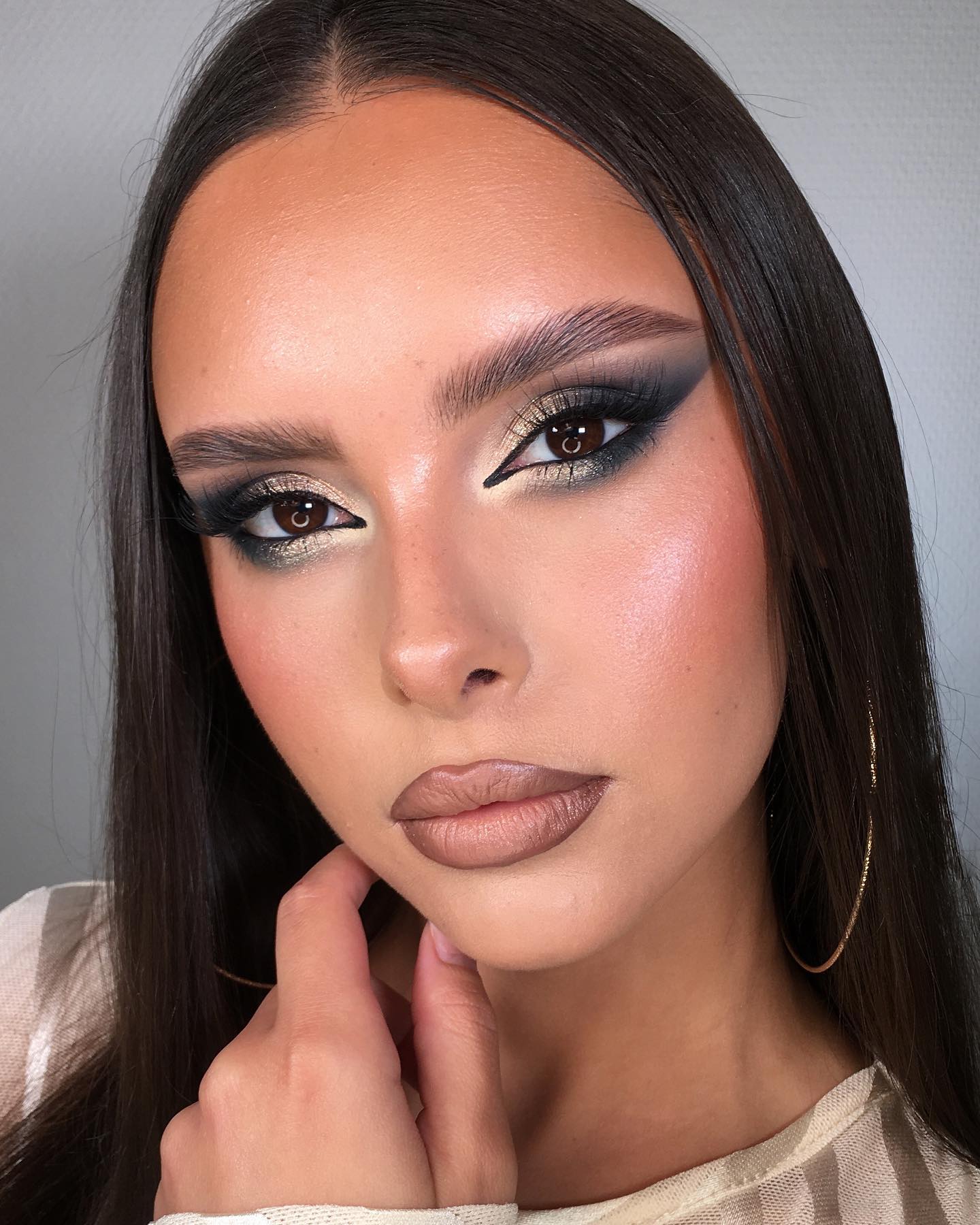 Dramatic eyes with neutral lips wedding makeup