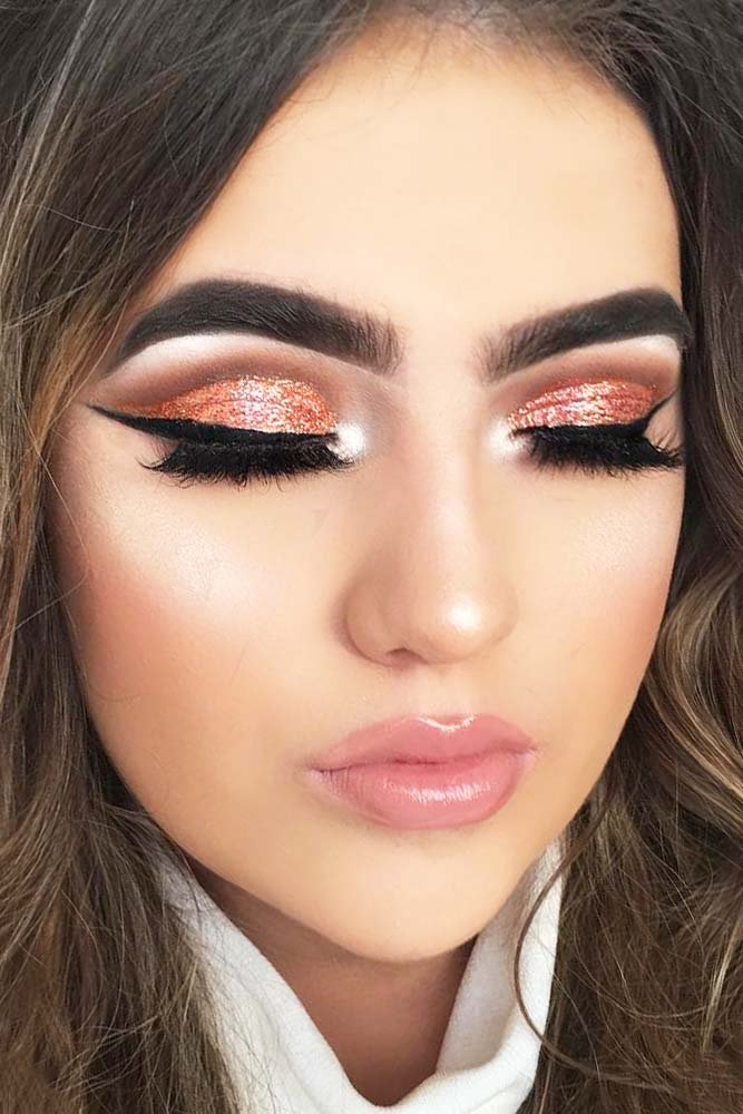 Glamorous copper-pink eyes with glossy lips