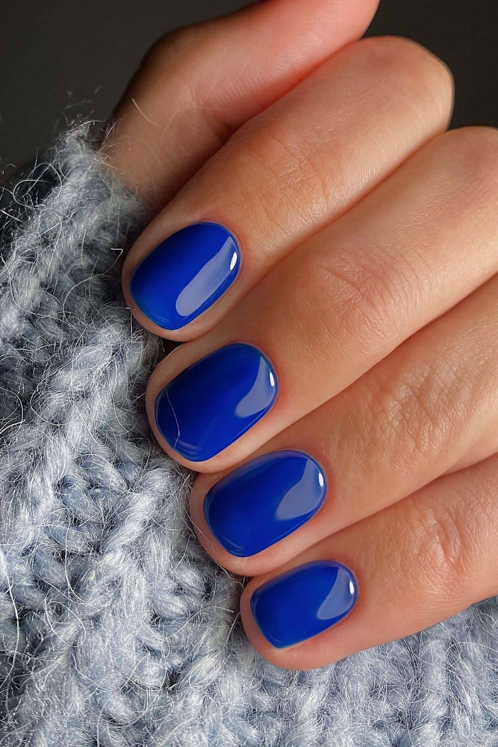 Glossy ocean blue short round nails