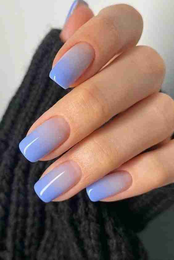 Gradient blue ombré nails on medium square shape