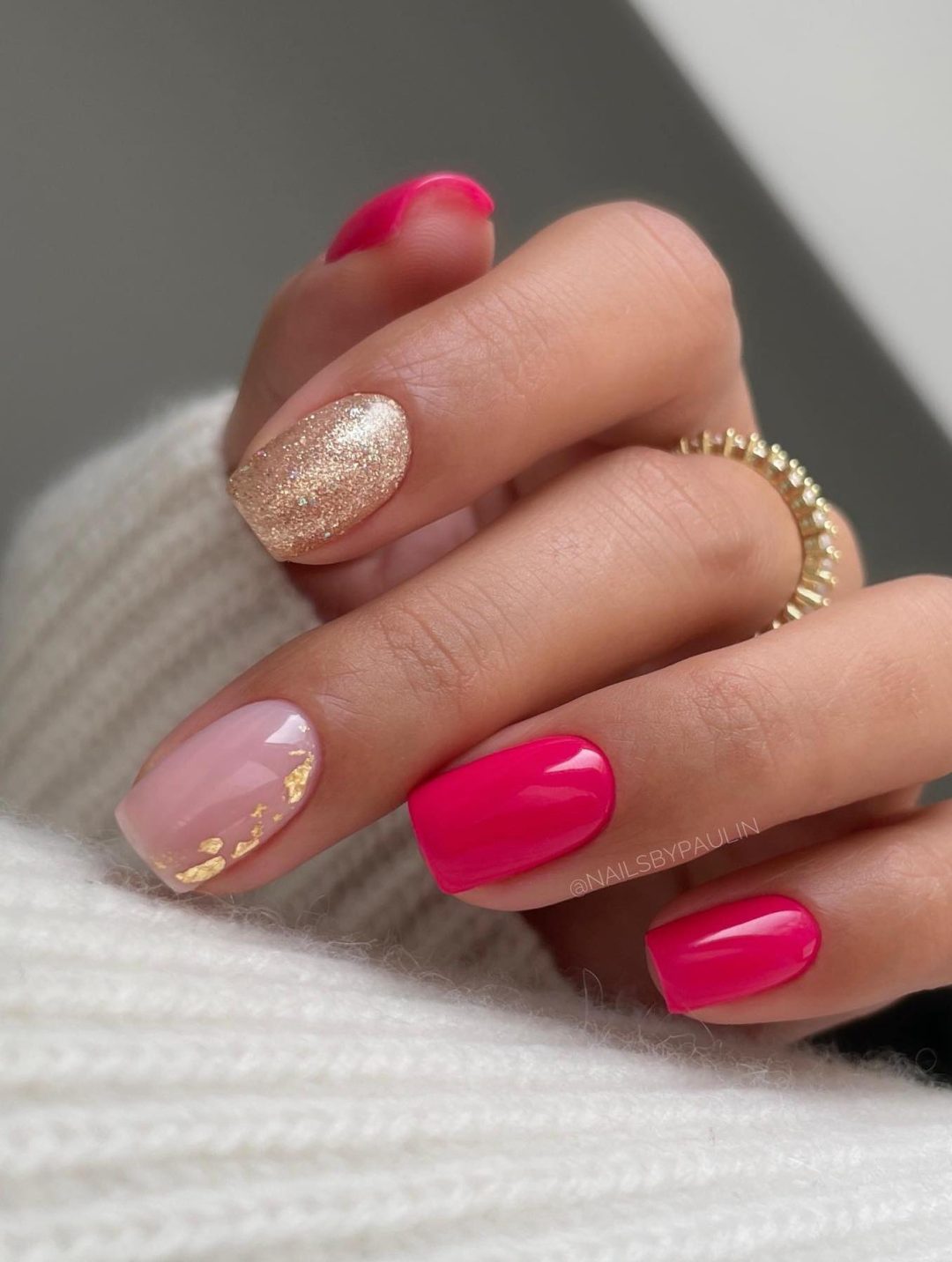 Bright fuchsia nails with gold glitter accent, Pinterest nails inspiration.