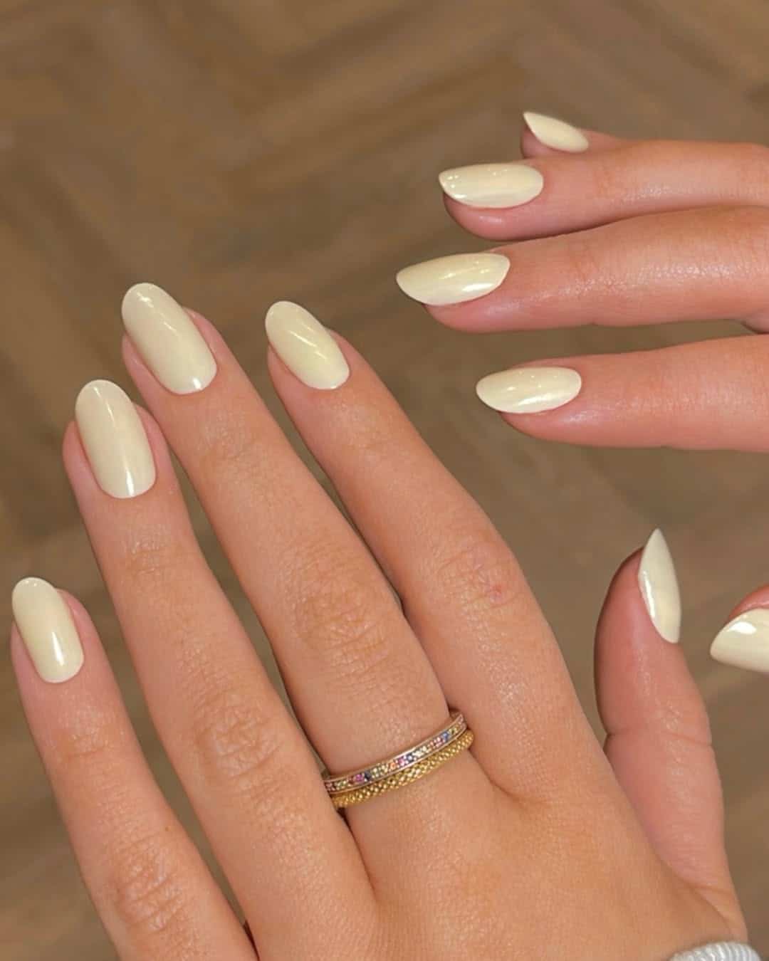 Creamy vanilla nails in almond shape.