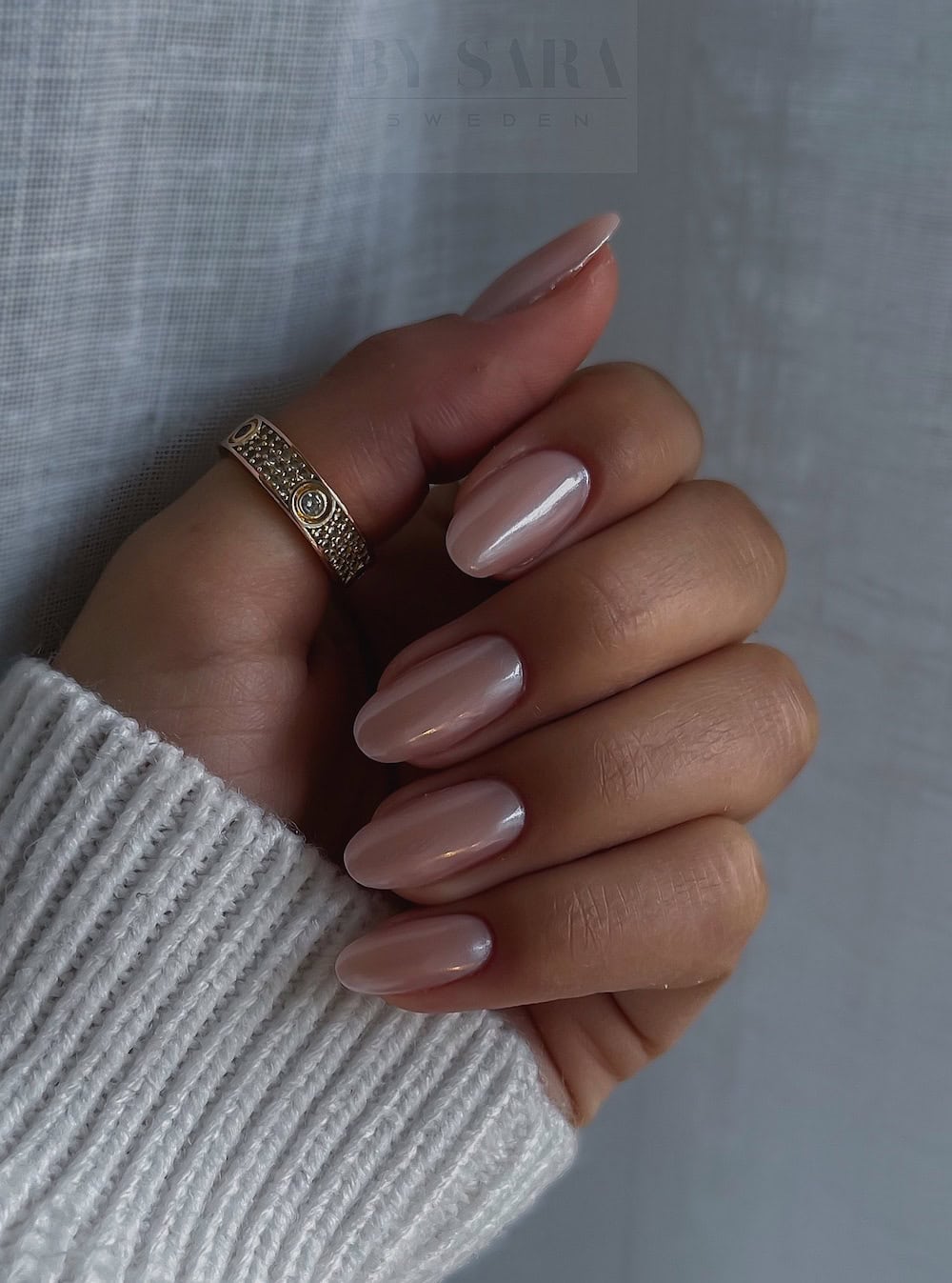 Glossy nude nails with an elegant sheen.