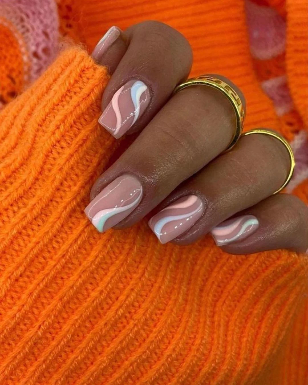 Pink and white retro swirl nails.