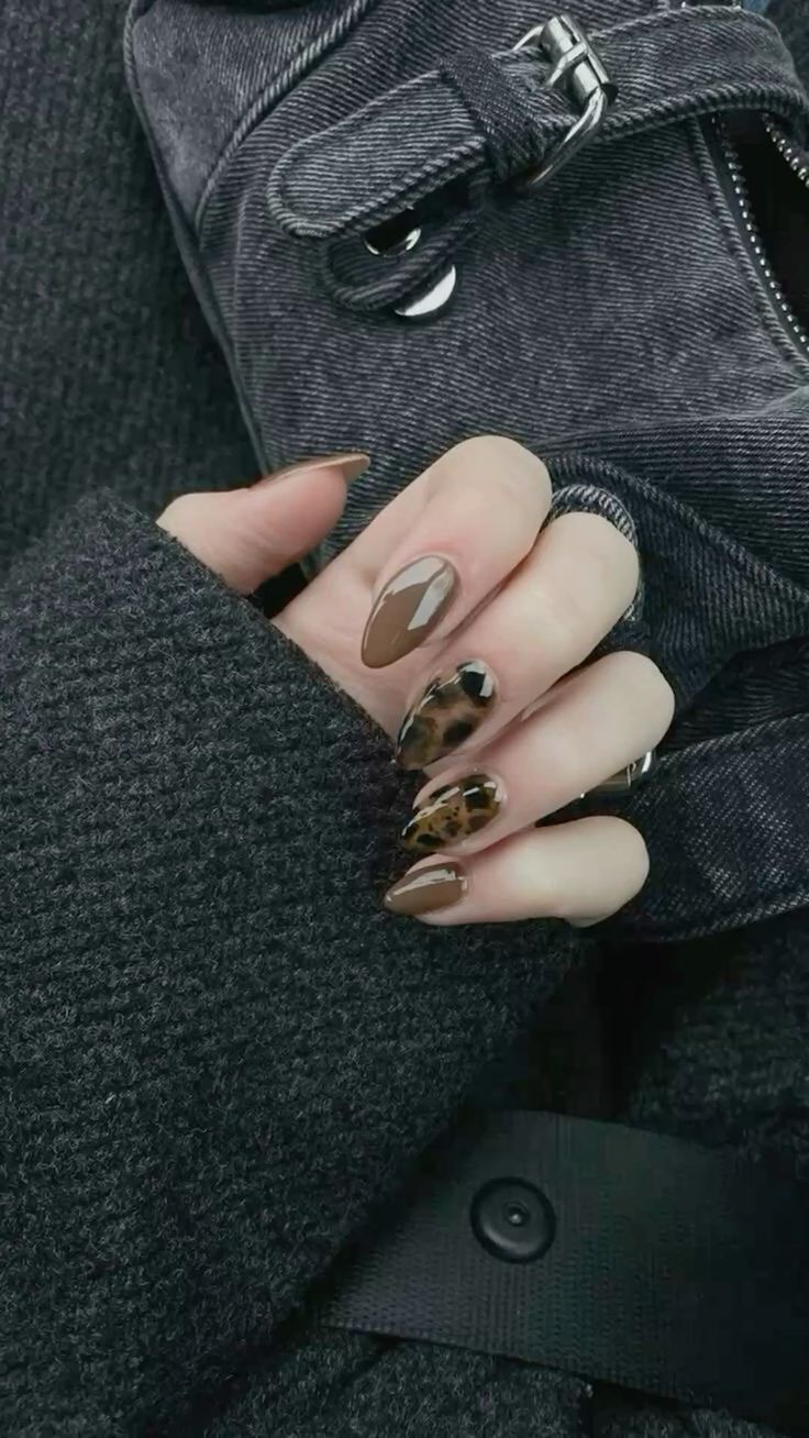 Tortoiseshell and leopard nails, bold manicure, Pinterest trend