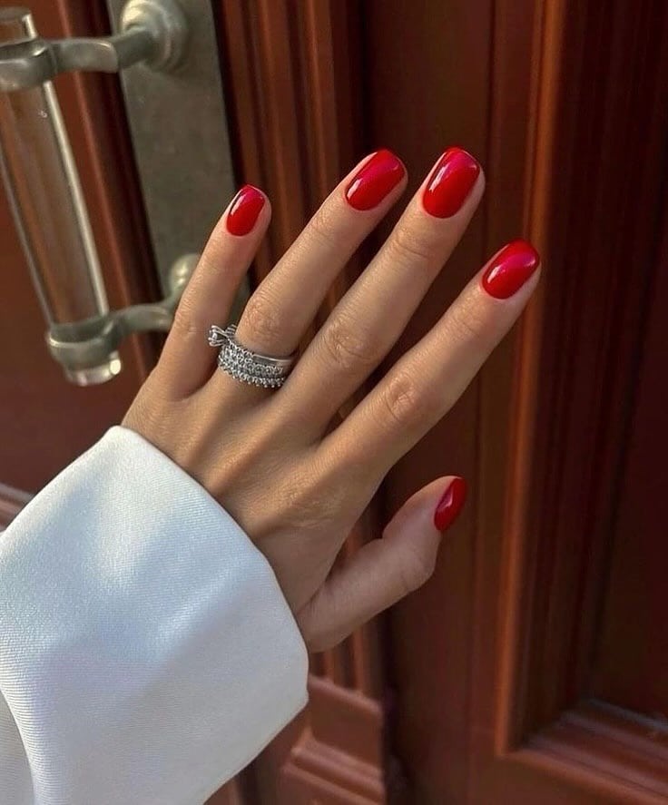 Classic red nails with high gloss, embodying timeless elegance and sophistication for any occasion.