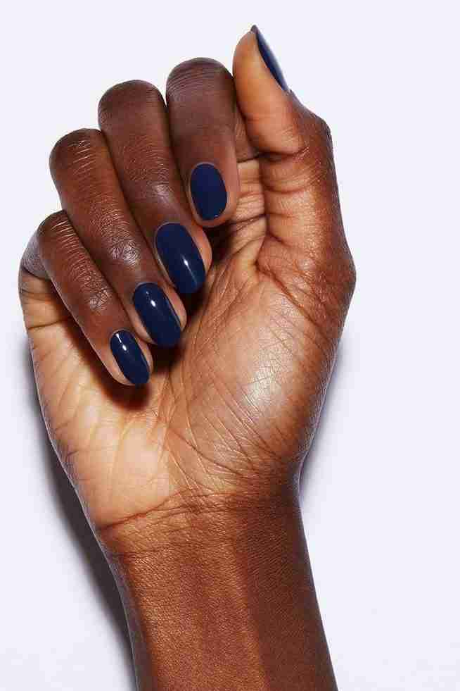 Classic navy nails, short oval shape.