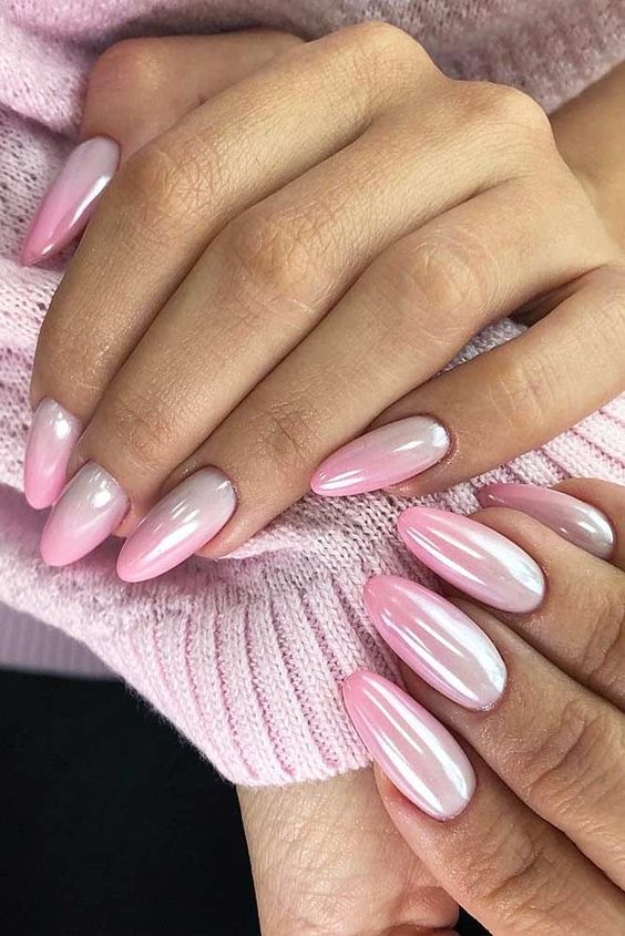 Glossy pink ombre nails, elegant manicure