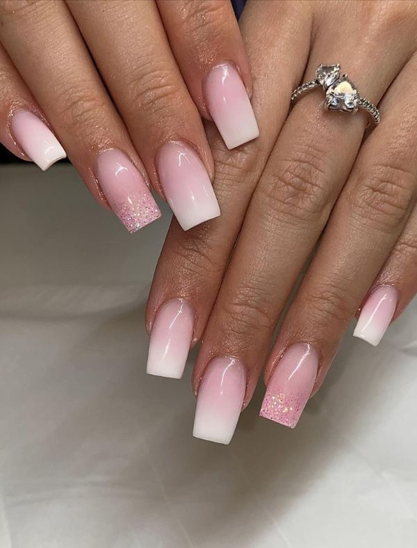 Soft pink ombre nails with square shape.