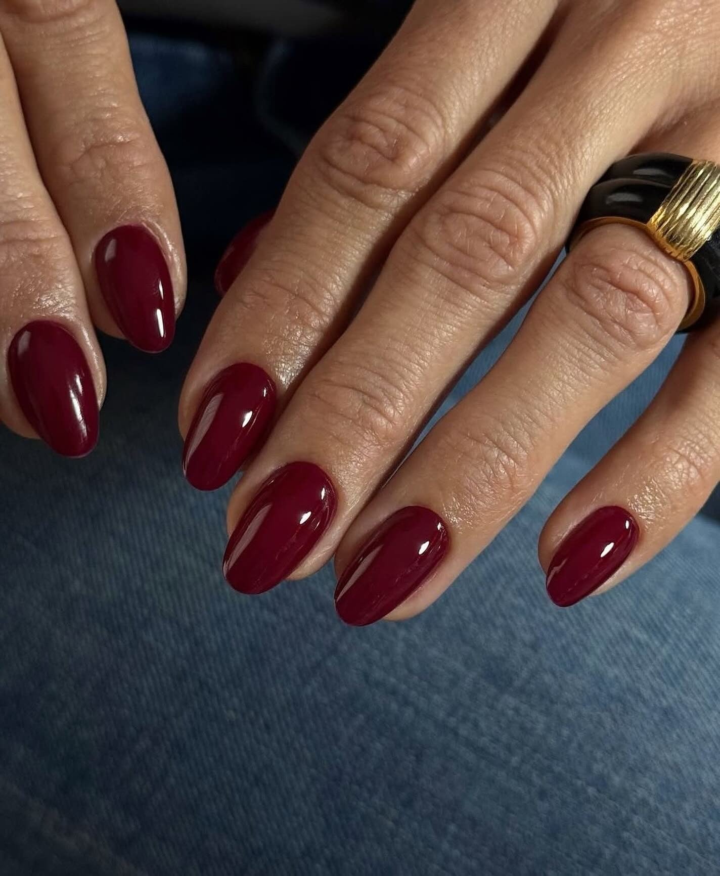 Classic crimson nails with short almond shape
