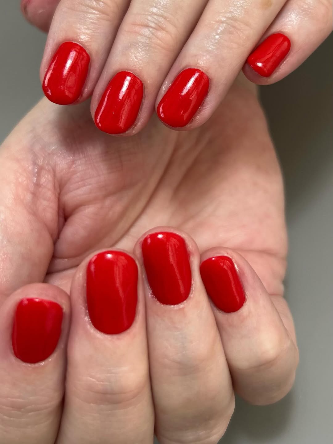 Classic glossy red short round nails