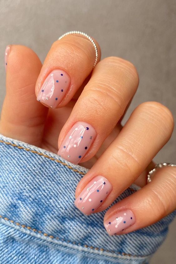 Short square nails with polka dot nail art and glossy finish