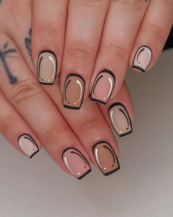 Short square nails with outlined nail art
