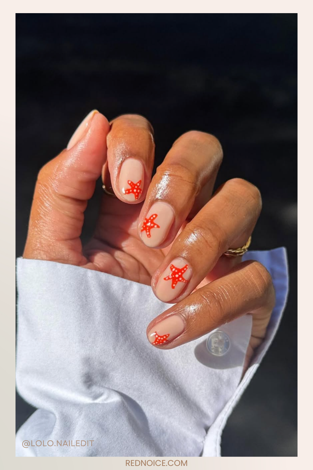 Nude nails with coral star accents, playful summer design.