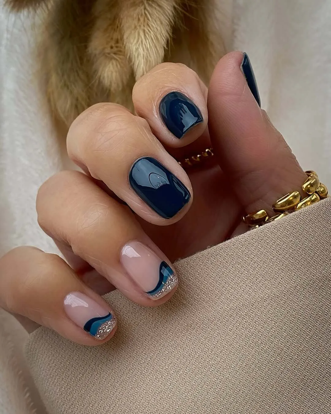 Navy nails with wavy accents, bold and sophisticated