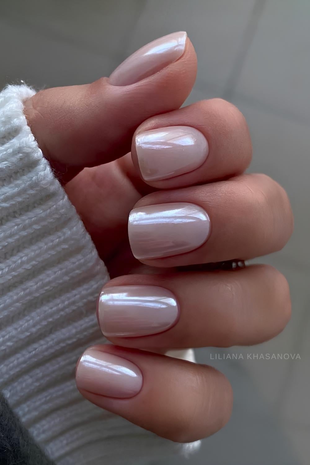 Pearl iridescent nails, sophisticated and luxurious