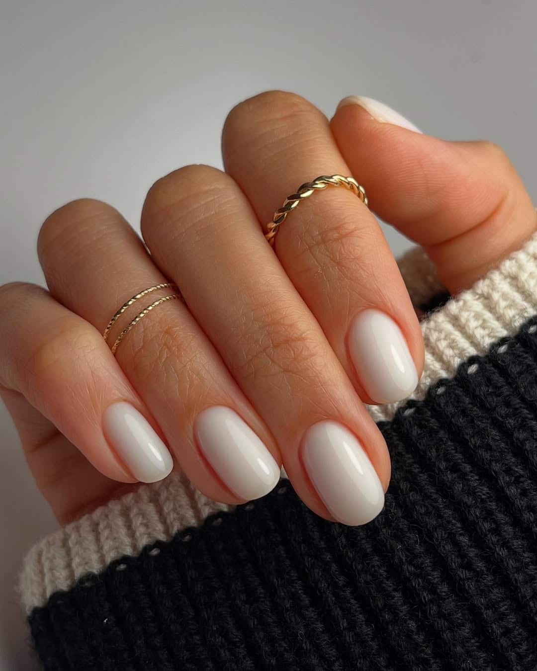 Simple white nails, minimalist and clean