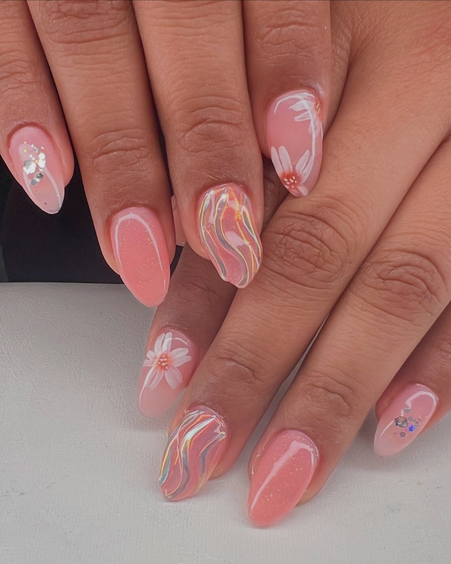 Coral nails with almond shape and wave design