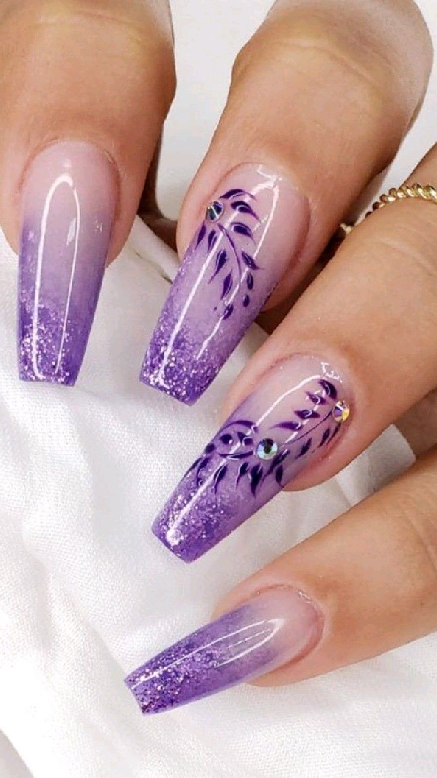 Purple ombré nails with elegance and sparkle.