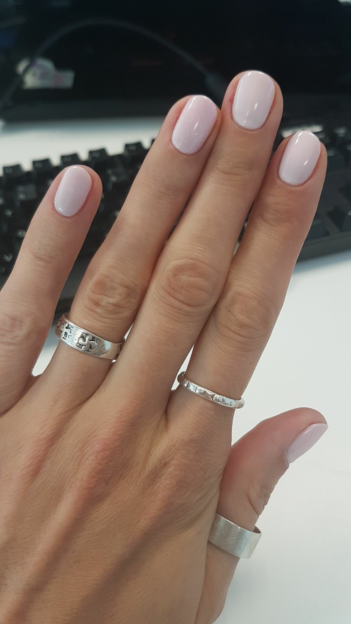 Soft lilac nails, understated and chic look.